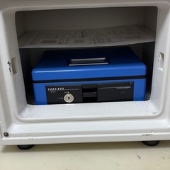 EIKOテンキー式耐火金庫　 KOKUYO手提げ金庫 2個セットの画像