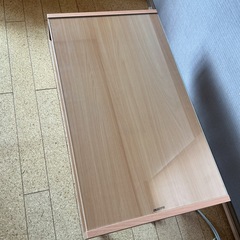 ガラステーブルの画像