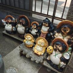 タヌキ等の置物の画像