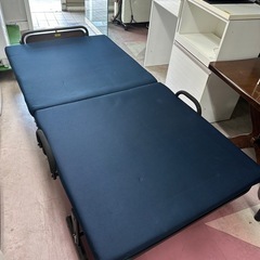 【極美品】折りたたみ式シングルベッド ネイビー の画像