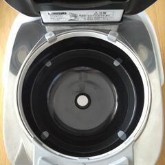TOSHIBA  東芝真空圧力IHジャー炊飯器　5合炊きの画像
