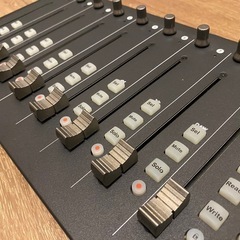 iCON PLATFORM M+ フィジカルコントローラー アイコン ムービングフェーダーの画像