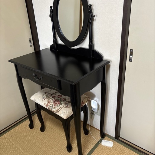 ネコ脚ドレッサー