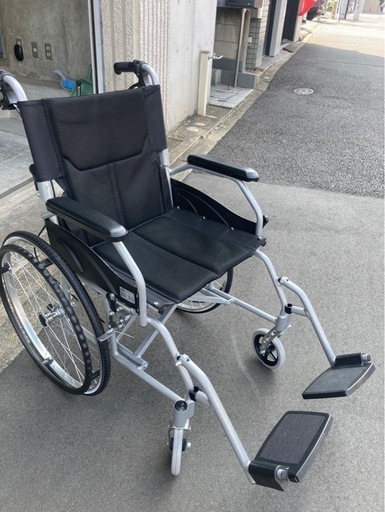 早い者勝ち！値下げしました！hill stone　車椅子 軽量 コンパクト 折りたたみ アルミ合金 自走 介助 兼用 車いす 車イス 軽量車椅子 自走式 介助用 介助ブレーキ 介護 ノーパンク 多機能 転倒防止バー