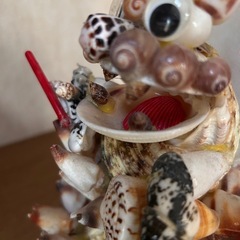 貝殻🐚でできたシーサーの置物の画像
