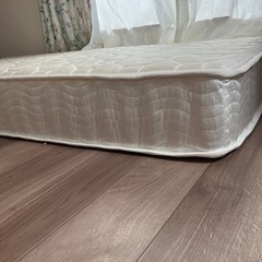 20センチ厚さのスプリングマットレスの画像