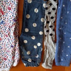 90サイズ子供服×100着以上セット★保育園で着用したものがメインです。女の子、男女兼用の画像