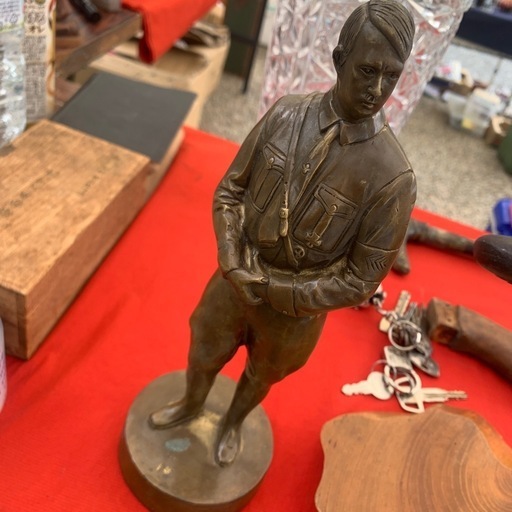 アドルフ・ヒットラー　銅像