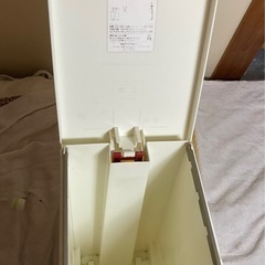 ☺️注意  中型ゴミ箱  赤1台の値段  ゴミ箱  44✖️30✖️h57cmの画像