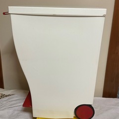 ☺️注意  中型ゴミ箱  赤1台の値段  ゴミ箱  44✖️30✖️h57cmの画像