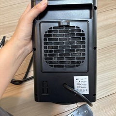 小型電気ファンヒーターの画像