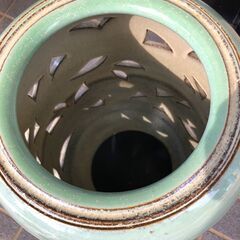 ▼ 傘立て 陶器製 透かし彫り 直径約30センチ 割れ欠けなし の画像
