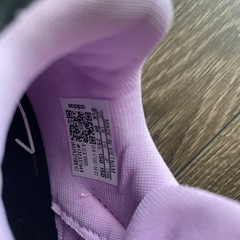 adidas キッズスニーカーの画像