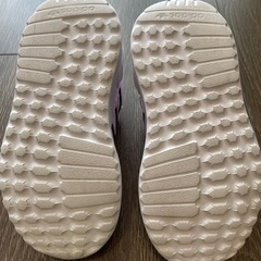 adidas キッズスニーカーの画像