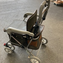 シルバー手押し車の画像