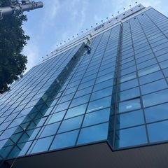 ビルの窓ガラス清掃 ☆経験者日給13000円以上可能です☆の画像