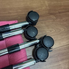 LIFELEX銀ラックの足だけ４本コロ付きの画像