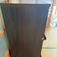 【差し上げます】蓋付き本棚　キャビネット　インテリア本棚の画像