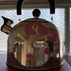 ハローキティ　財布、やかんの画像