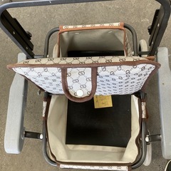シルバー手押し車の画像