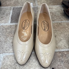 女性用パンプスの画像