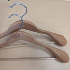 木製ハンガー２個セットの画像