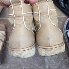 女性用ハイカットスニーカーの画像