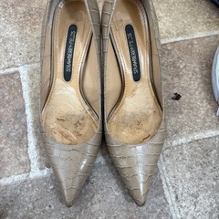 女性用パンプスの画像