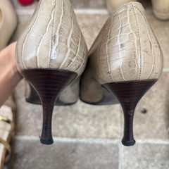 女性用パンプスの画像