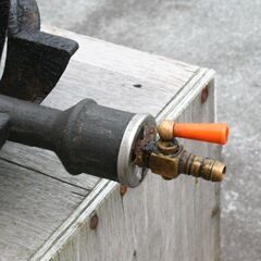 ジャンク扱い メーカー不明 鋳物コンロ③ 都市ガス用 12A/13A 羽根あり 一重 下枠付き 引取時着火確認済み 厨房 業務用 札幌市 清田区 平岡の画像