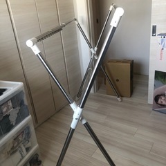 ハンガーラック　伸縮可能の画像