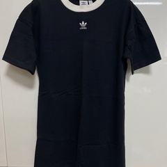 adidas背中ロゴワンピースの画像