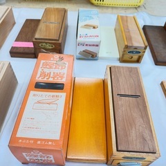 鰹節削り器 木製 7台セット｜かつお節削り/鰹節削り箱/台鉋/調理器具/料理道具/出汁/削り節/和食/日本料理/キッチン/職人道具/アンティーク風/ヴィンテージ/DIY・リメイク/撮影小物/ディスプレイ/コレクション/手工具/だし取り/料亭/家庭用/飲食店/木工/刃物研ぎ/研磨前提/レトロ/昭和/セット販売/早い者勝ち/手渡し可の画像