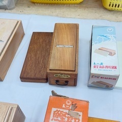鰹節削り器 木製 7台セット｜かつお節削り/鰹節削り箱/台鉋/調理器具/料理道具/出汁/削り節/和食/日本料理/キッチン/職人道具/アンティーク風/ヴィンテージ/DIY・リメイク/撮影小物/ディスプレイ/コレクション/手工具/だし取り/料亭/家庭用/飲食店/木工/刃物研ぎ/研磨前提/レトロ/昭和/セット販売/早い者勝ち/手渡し可の画像