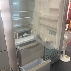 HITACHI 3ドア冷蔵庫　R-K370FVの画像