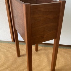 引渡し決定　ウォルナット材　脚付ボックスの画像