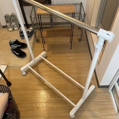 ハンガーラックの画像