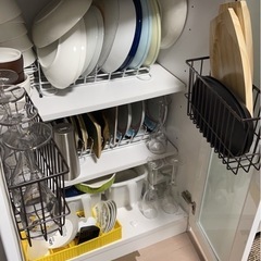 キッチンキャビネット　食器棚の画像