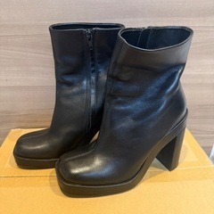 【ZARA】ブラックショートブーツ／スクエアトゥ・太ヒール（EUR38・24cm前後）の画像