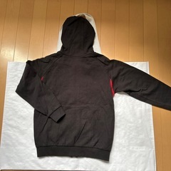 adidasパーカー(130サイズ)の画像