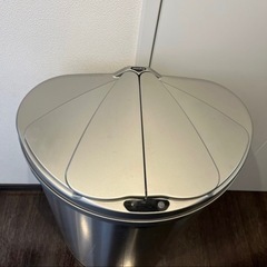 ゴミ箱　自動センサー　横開き　47ℓの画像