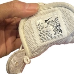 【NIKE】ホワイトスニーカー／ハワイ購入品（24.~24.5cm）の画像