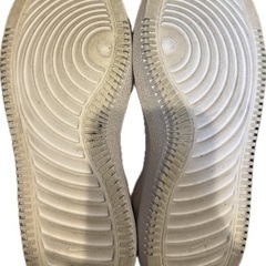 【NIKE】ホワイトスニーカー／ハワイ購入品（24.~24.5cm）の画像