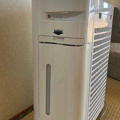 空気清浄機　SHARP KC-D70-Wの画像