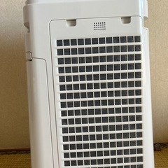 空気清浄機　SHARP KC-D70-Wの画像