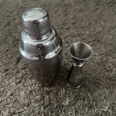 デキャンタ、カクテルシェイカー等の画像