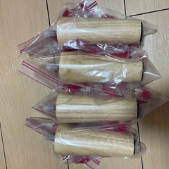 ワイエムワールド ソファ 2人掛け ブークレ生地 天然木 肘付き アイボリーの画像