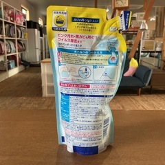 お安く買えるのはここだけ❤️‍🔥 kao バスマジックリン ピンク汚れ・黒カビまで防ぐ❗️ 99％ウイルス除菌🦠 浴室用洗剤 詰め替え用 香りが残らないタイプ 洗剤 青の画像