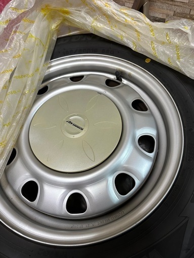 【受け渡し予定者決定】2019年製 スタッドレスタイヤ DUNLOP 185/ 65R15