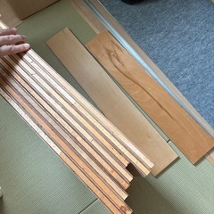 木の板数枚の画像